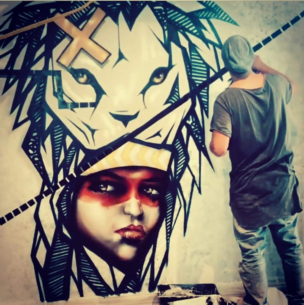 Sketch86 at work painting graffiti comission
